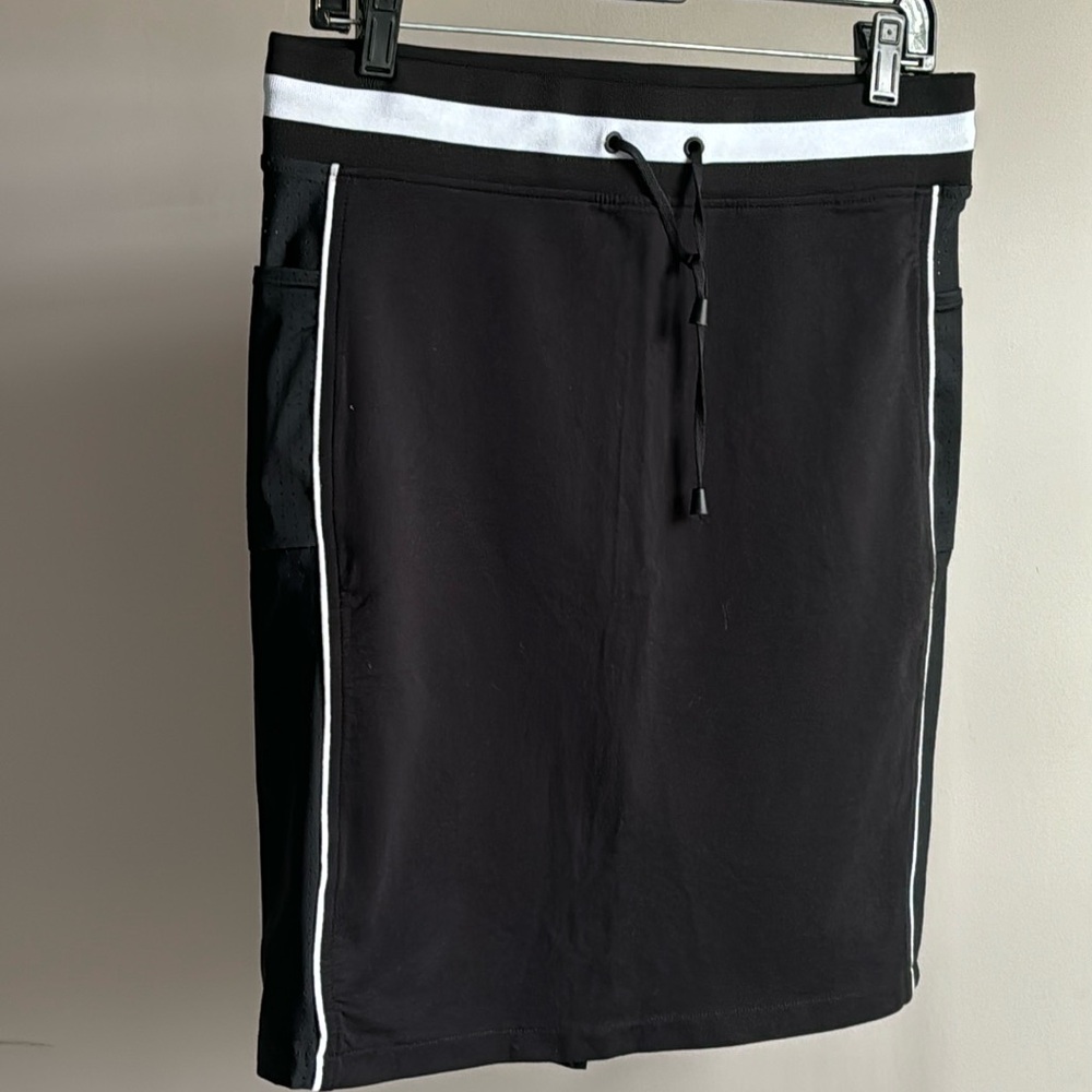 Blanc Noir skirt size M.